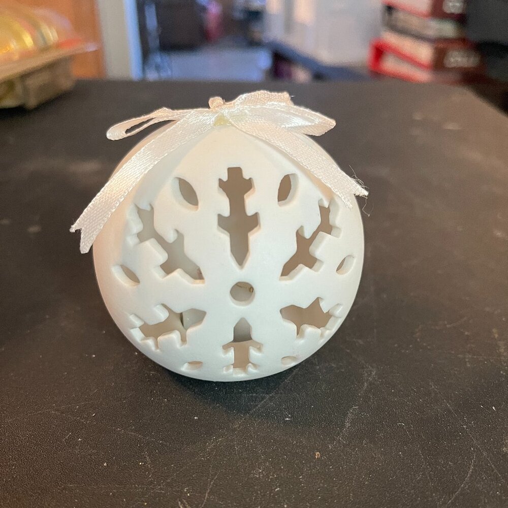 Lighted Ceramic Ornament SNOW FLAKE (156)